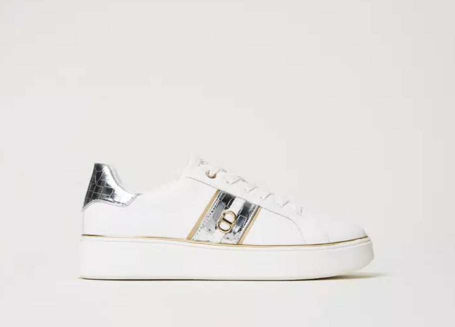 SNEAKERS IN PELLE CON OVAL T