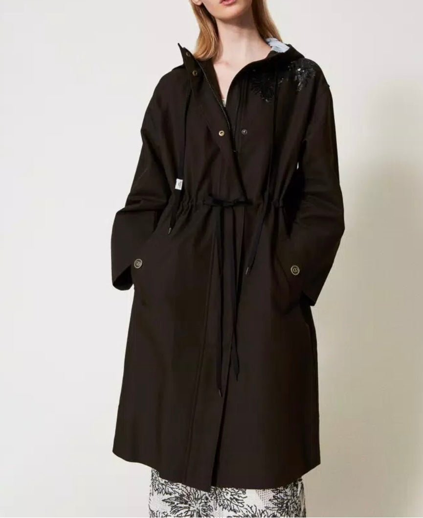 PARKA CON CAPPUCCIO E RICAMO