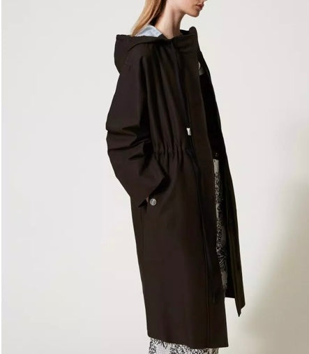 PARKA CON CAPPUCCIO E RICAMO