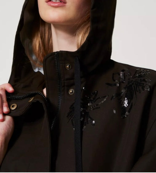 PARKA CON CAPPUCCIO E RICAMO