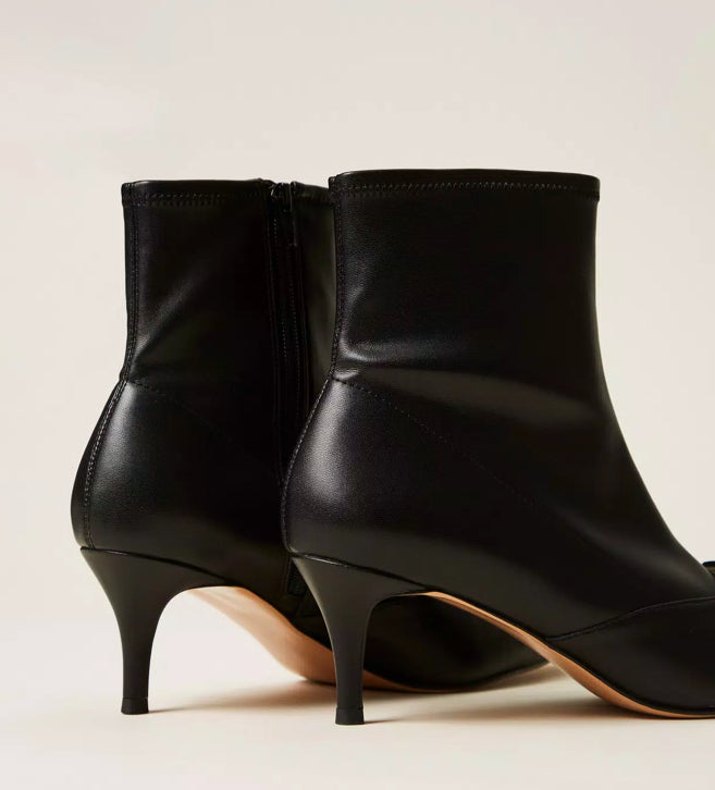 STIVALETTI CON OVAL-T